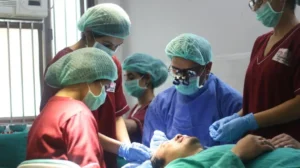 fut hair transplant surgery in delhi